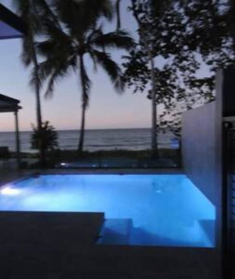 Sandcastle Retreat - Absolute Cairns Beachfront - Accommodation Melbourne 1