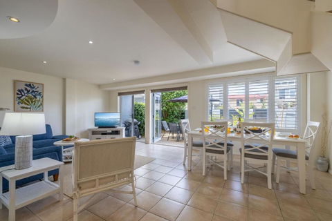 Sandcastles 4 -8 Ala Moana Way - Accommodation Melbourne 1