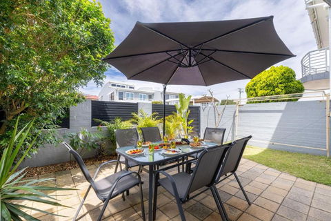 Sandcastles 4 -8 Ala Moana Way - Accommodation Melbourne 3