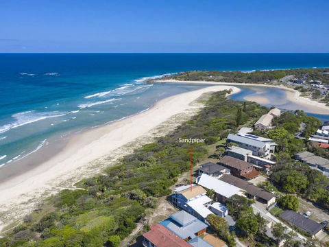 Sandpiper Beachfront House - Hastings Point - Accommodation Melbourne 2