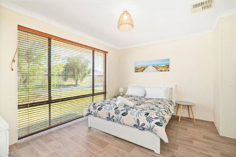 Sandpiper House - Family & Pet Friendly - Accommodation Melbourne 3
