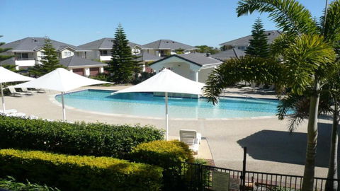 Sands 16, 20 - 22 Pacific Parade - Accommodation Melbourne 1