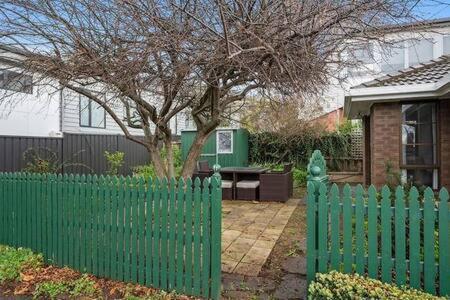 Sandy Bay Cozy Cottage Close To CBD - Accommodation Melbourne 3