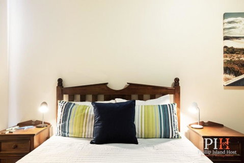 Sandy Bay Getaway W Spa 4 Bdr - Accommodation Melbourne 2