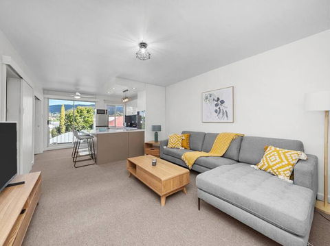 Sandy Bay Apartment With Hobart River View, Near UTAS - Stroll To Cafes And Shops - Accommodation Melbourne 0