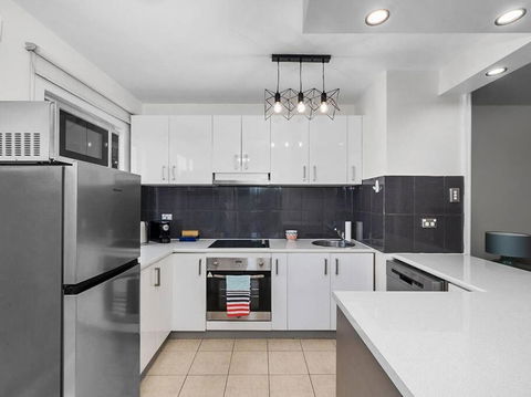 Sandy Bay Apartment With Hobart River View, Near UTAS - Stroll To Cafes And Shops - Accommodation Melbourne 3
