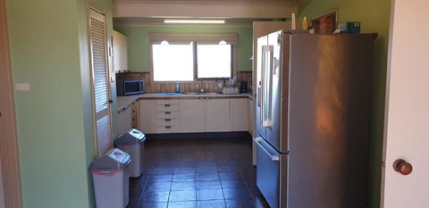 Standard Queen Size Bedroom - Accommodation Melbourne 0