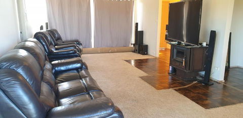 Standard Queen Size Bedroom - Accommodation Melbourne 2