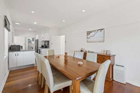 Spacious 3-Bed With Outdoor Dining Near Airport - Accommodation Melbourne 2