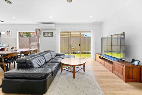 Stunning Bentleigh East 2BR Sun-Filled Home - Melbourne 4u 0
