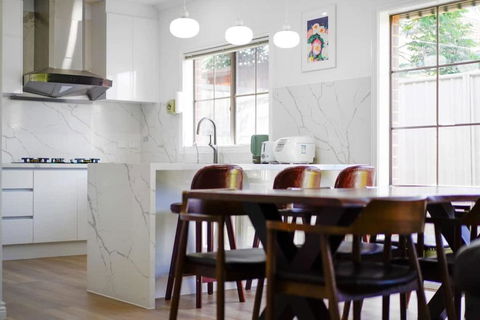 Stunning Bentleigh East 2BR Sun-Filled Home - Melbourne 4u 2