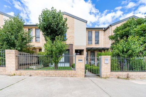 Superb 3BR Townhouse Near Town Centre - Accommodation Melbourne 0