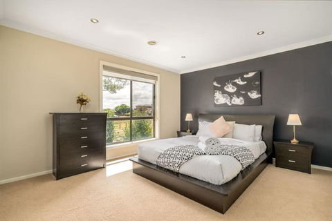 Superb 3BR Townhouse Near Town Centre - Accommodation Melbourne 1