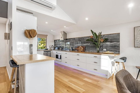 Swainson On Lady Gowrie - Accommodation Melbourne 2