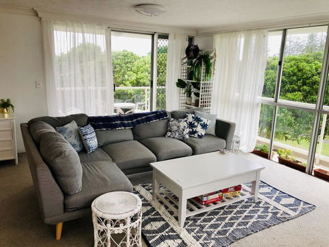 Beachy, Bright, And The Best Location On The GC! - Accommodation Melbourne 2
