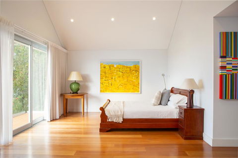 Beautiful Renovated Home With Water Views And Yard - Accommodation Melbourne 2