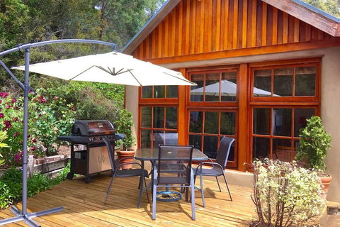 BEAUTIFUL RETREAT - 20 Mins To CBD And Only 10 Mins To MONA! - Accommodation Melbourne 1