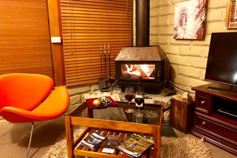 BEAUTIFUL RETREAT - 20 Mins To CBD And Only 10 Mins To MONA! - Accommodation Melbourne 3