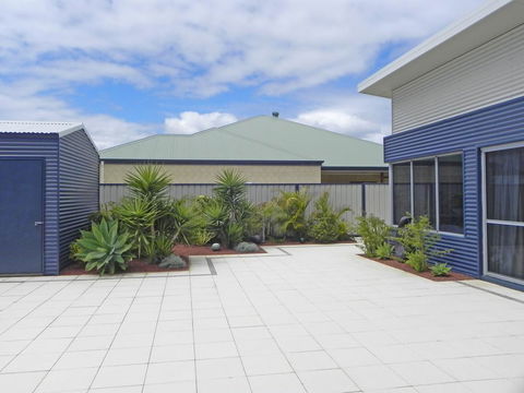 Beautifully Appointed Large Family Home - Accommodation Melbourne 2