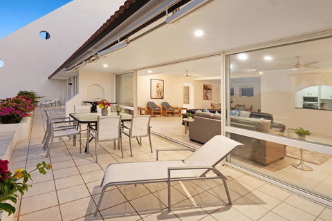 Bella Azure Two Bedroom Two Bathroom Spacious Ocean-view Apartment With Golf Buggy - Accommodation Melbourne 2