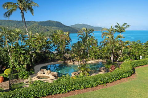 Bella Azure Two Bedroom Two Bathroom Spacious Ocean-view Apartment With Golf Buggy - Accommodation Melbourne 1