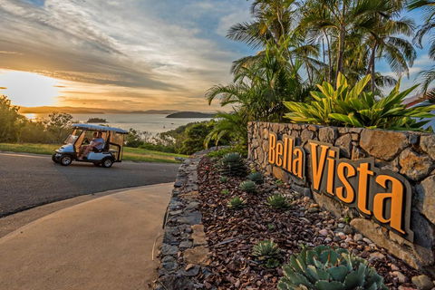 Bella Azure Two Bedroom Two Bathroom Spacious Ocean-view Apartment With Golf Buggy - Accommodation Melbourne 3