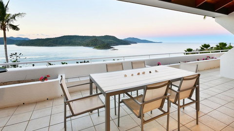 Bella Vista E9 - Ocean View Spacious 2 Bedroom With Golf Buggy - Accommodation Melbourne 2