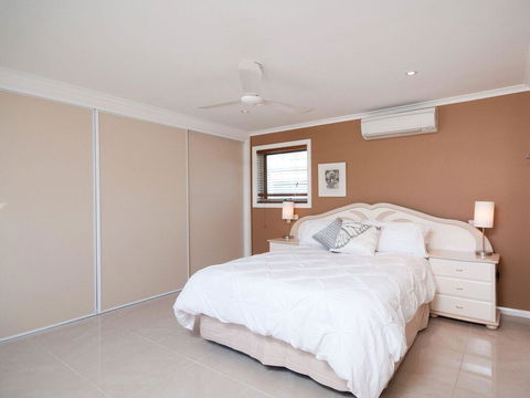 Bellima Beach House', 9 Jackson Close - Huge Duplex With Air Con And Fabulous Views - Accommodation Melbourne 1