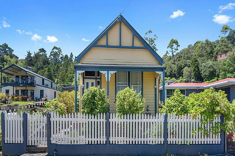 Benvenuti, To Comstock Cottage - Melbourne 4u 2