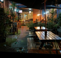 Bev and Mick's International Backpackers at Mcmahon's - Accommodation Melbourne