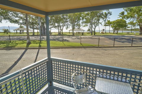 BIG4 Rowes Bay Beachfront Holiday Park - Accommodation Melbourne 2