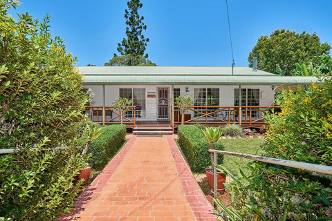 Birds 'n' Bloom Cottages - Accommodation Melbourne 3