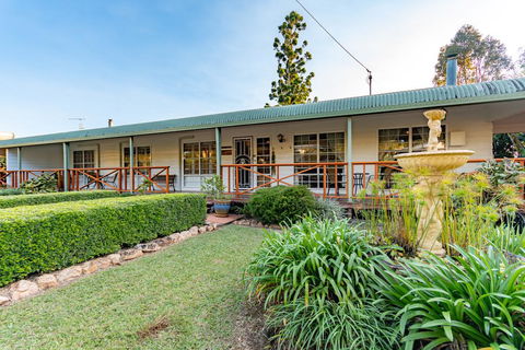 Birds 'n' Bloom Cottages - Accommodation Melbourne 2