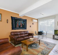 Black Dolphin Waterfront Apartment - Accommodation Melbourne