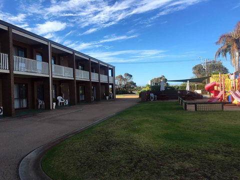 Black Swan Motor Inn - Melbourne 4u 2