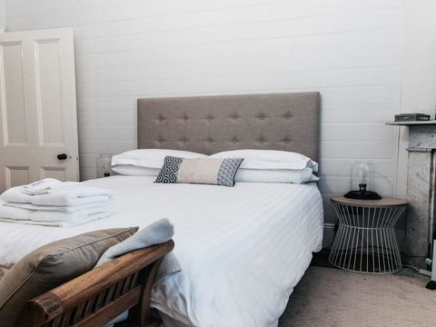 Blake House - Iconic Coastal Homestead - Melbourne 4u 2