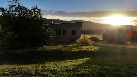 Blaze Rock Retreat - Melbourne 4u 1