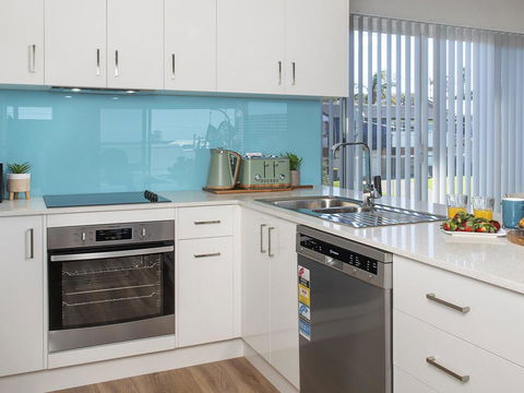 Blue Pelican - Pacific Views, Walk To Beach - Accommodation Melbourne 2