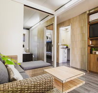 Blue Sapphire Village - Melbourne 4u