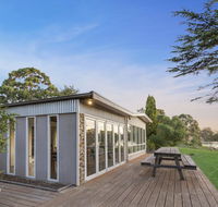 Bluff View River House - Stunning Riverfront - Melbourne 4u