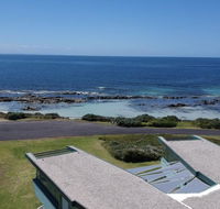 Boathouse - nearly in the water and wonderful views - Accommodation Melbourne