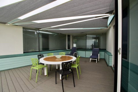 Boathouse - Nearly In The Water And Wonderful Views - Accommodation Melbourne 2