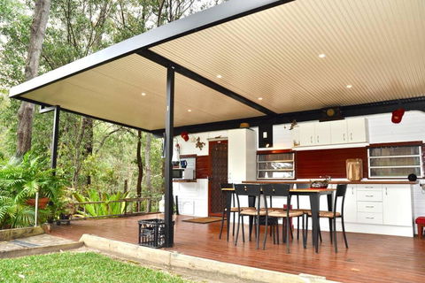 BoBRENE On Tamborine Nude Retreat - Cosy Chalet - Accommodation Melbourne 1