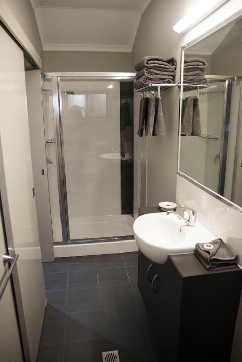 The Rocks Motel - Melbourne 4u 3