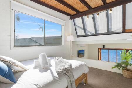 Waterfront Scotland Island Holiday Home - Family & Pet Friendly - 3 Bedrooms - Wifi - Netflix - Private Jetty - Accommodation Melbourne 3
