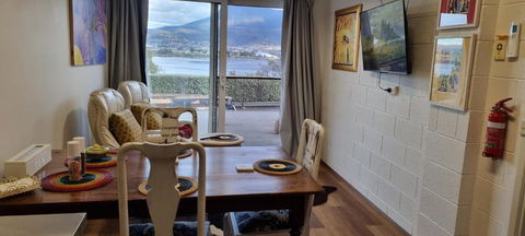 Waterfront Abode - 2 Bedrooms - Accommodation Melbourne 2