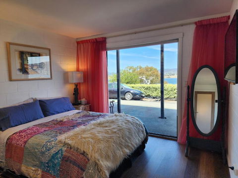 Waterfront Abode - 2 Bedrooms - Accommodation Melbourne 1