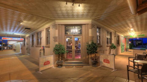 Windsor Hotel Miles - Accommodation Melbourne 0
