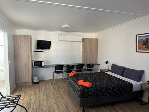 Winton Outback Motel - Melbourne 4u 2