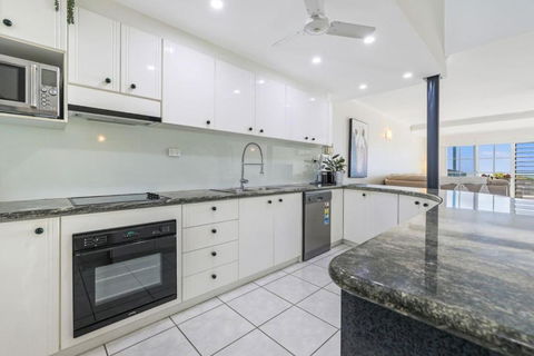 Absolute Beachfront Bliss-Best Location In Darwin - Accommodation Melbourne 4